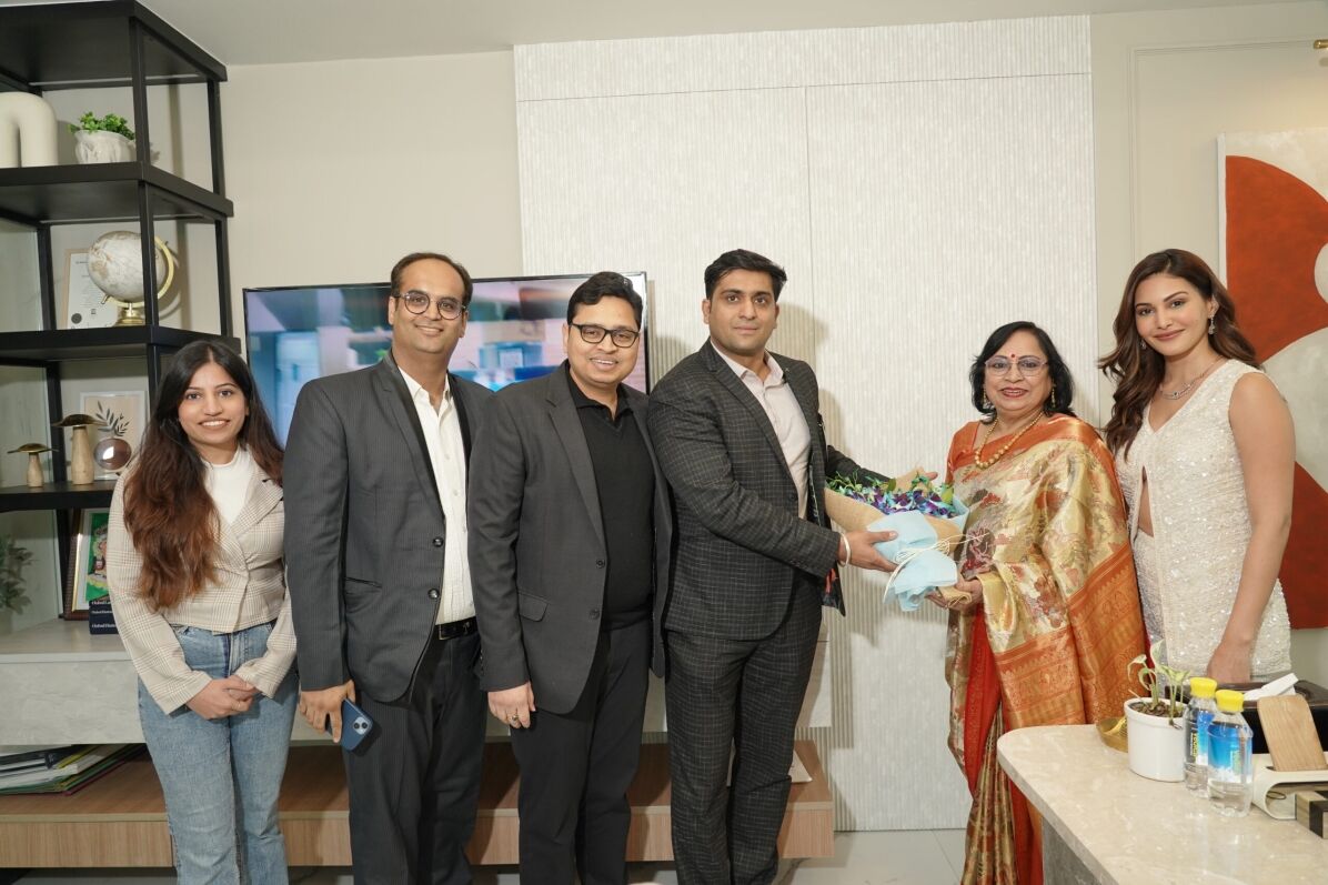 18 Solitaire New Store Launch